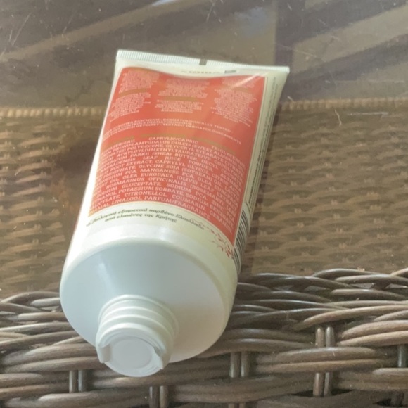 Korres Honey Pear scented  Olive Moisturizer - Picture 5 of 5